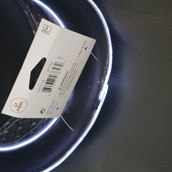 Happy new years. Lighted top hat..nwt. - Picture 7 of 7